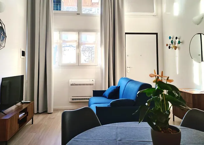 アパート Fantastic Flat Famagosta Area, Forum, Parking, Netflix ミラノ