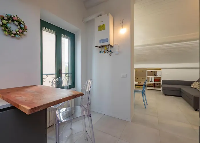 I Host - Jenner 14 *