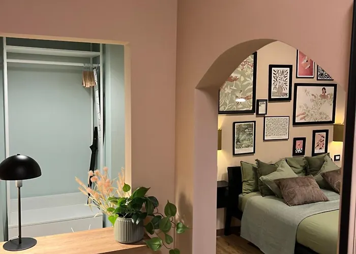 Charme And Cozy 3 Km Away From Duomo Apartment