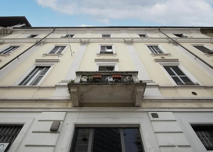 Penthouse With Patio & 2 Baths, 10 Min To Duomo Apartment Mailand