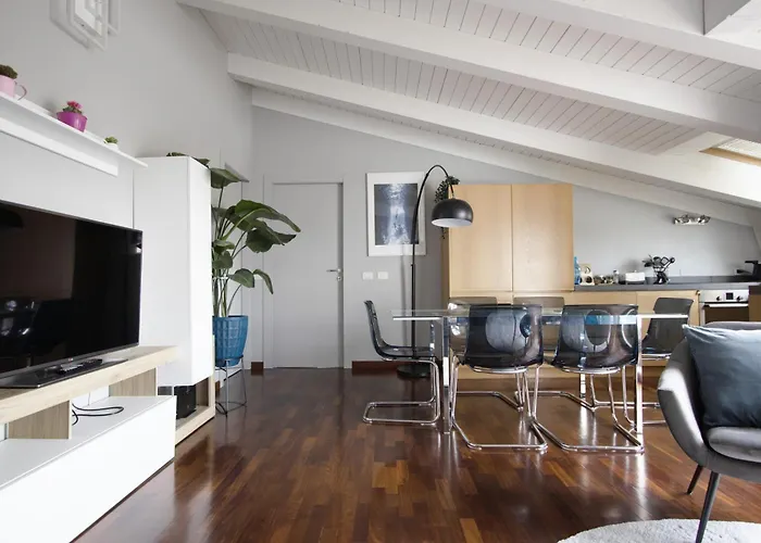 Penthouse With Patio & 2 Baths, 10 Min To Duomo Apartment Mailand