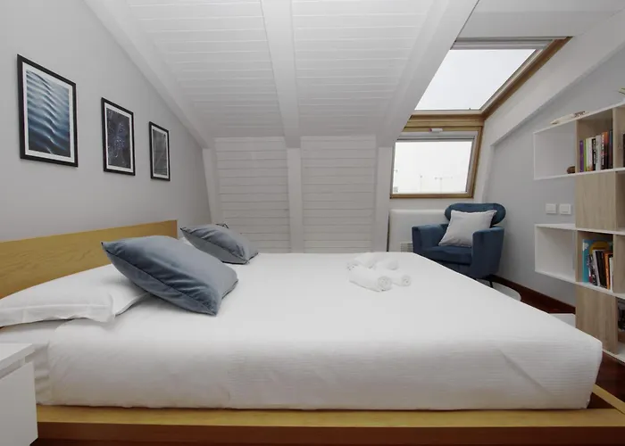 Penthouse With Patio & 2 Baths, 10 Min To Duomo Apartment