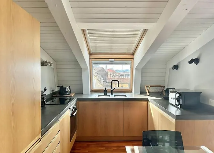 Apartment Penthouse With Patio & 2 Baths, 10 Min To Duomo *