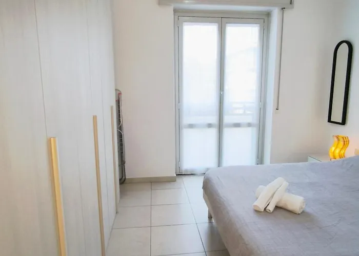 Portello Flat With Balcony Apartment