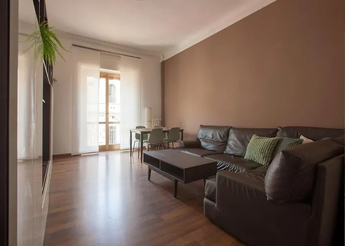 Elegante E Ampio In Zona Moscova Apartmán