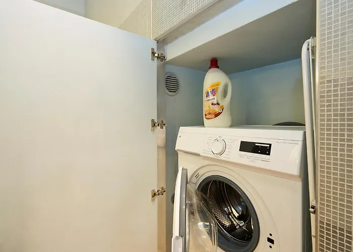 Appartement Luxury House - 2 Minutes Walk From Station Milaan