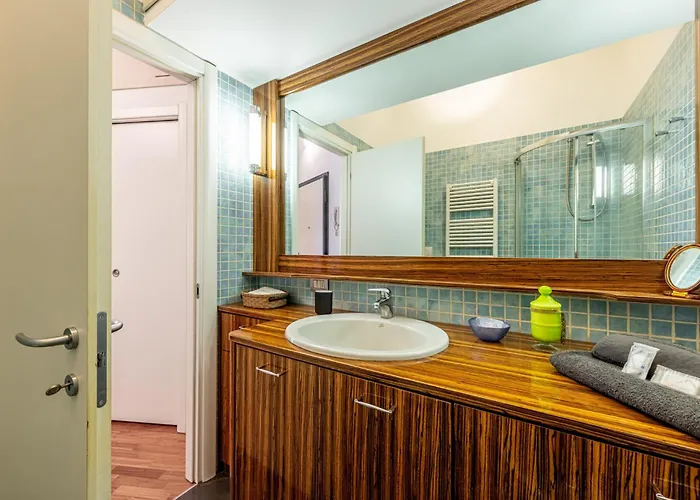 Luxury, Modern & Charming Near Station 아파트 밀라노