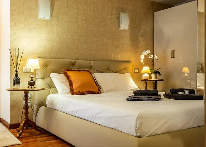 Luxury, Modern & Charming Near Station 아파트