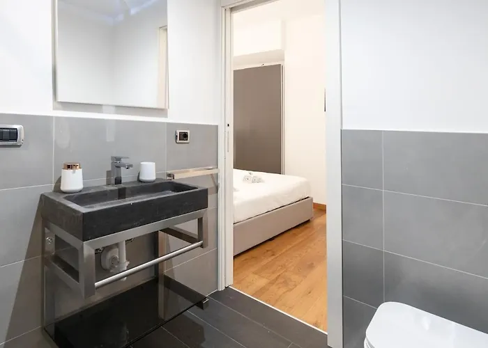 Design I Steps From Fair & Metro Milano