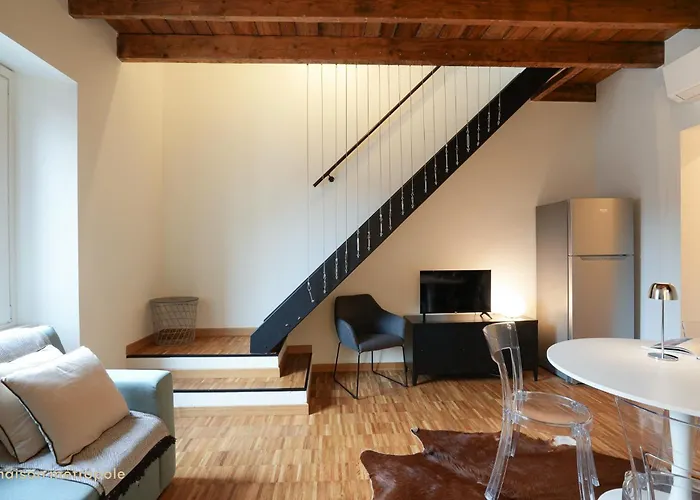 Centrale, Bilocale Su Due Livelli * Milão