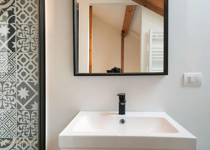 Centrale, Bilocale Su Due Livelli Apartamento Milão