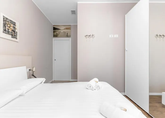 Corsica Comfort Suites-10 Min To Linate Airport Lägenhet Milano