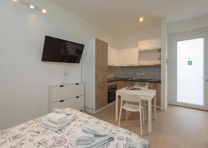 Modern & Functional Steps From Bosco Verticale & Gae Aulenti * Milánó