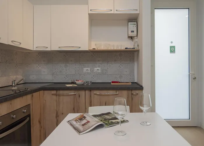 Modern & Functional Steps From Bosco Verticale & Gae Aulenti Apartman *