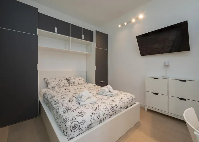 Apartman Modern & Functional Steps From Bosco Verticale & Gae Aulenti *