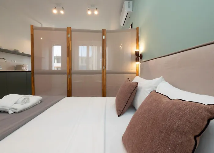 Close To The M3 Metro * Milán