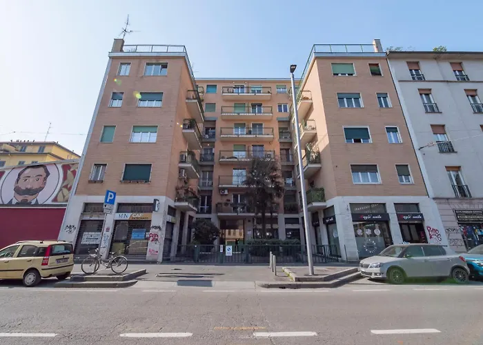 Close To The M3 Metro Milán