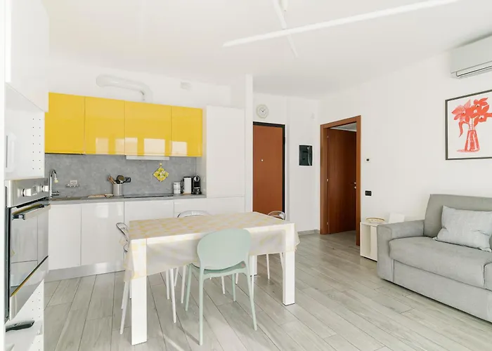 Precotto - Rucellai - Bilocale Con Ampio Balcone Милан