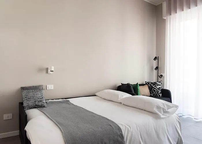 Youhosty - 3 Bedroom Citta Studi Апартаменты