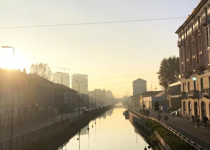 Bilocale In Bande Nere-metro Rossa Duomo * Milánó