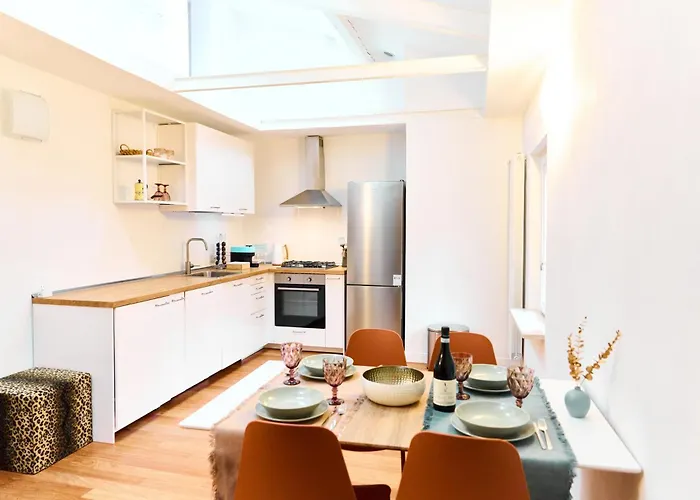 Riverside Loft Navigli - Spacious Two-bedroom דירה מילאנו