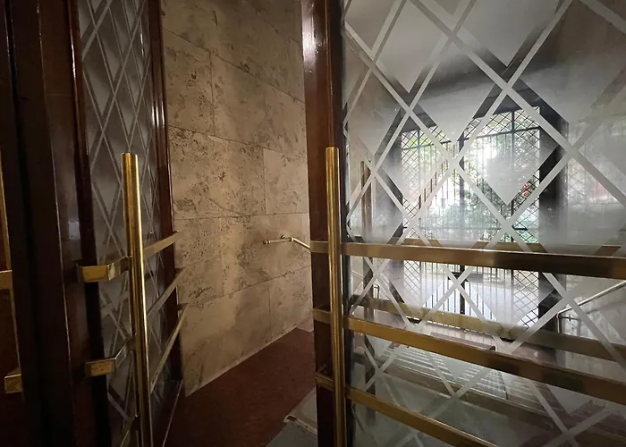 Morozzo1939 - An Authentic Milanese Home, Near Duomo Apartment *