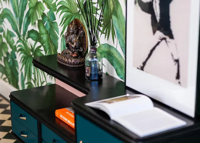 Design Boutique Flat - Refined & Daire Milano