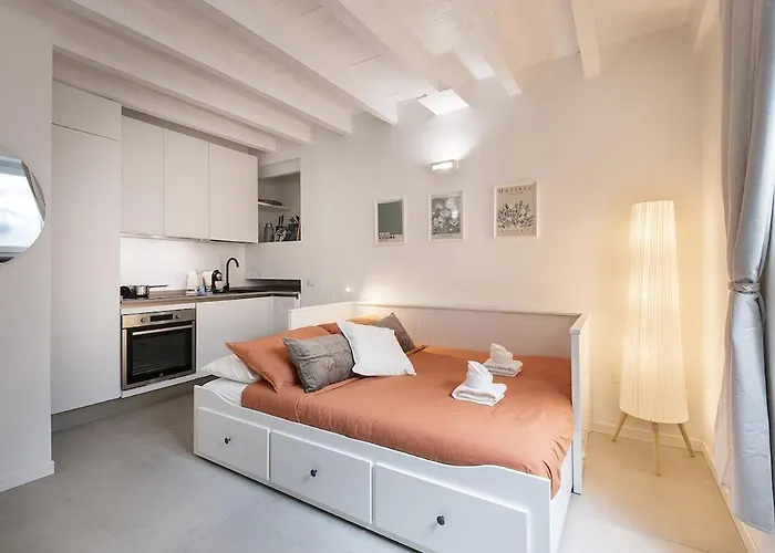 2 Bedrooms De Angeli - 20 Minuti Dal Salone Del Mobile Apartment Milan