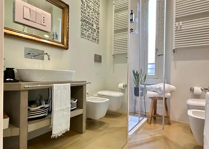 Lily Pads -elegant Apartment- In The Center Appartamento