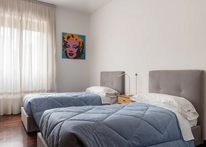 Wonderful Three-room Just Few Minutes Away From Mm Tricolore 아파트 *