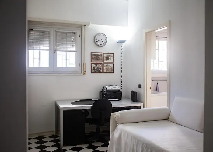Iconic Luxury Penthouse In The Heart Of דירה *