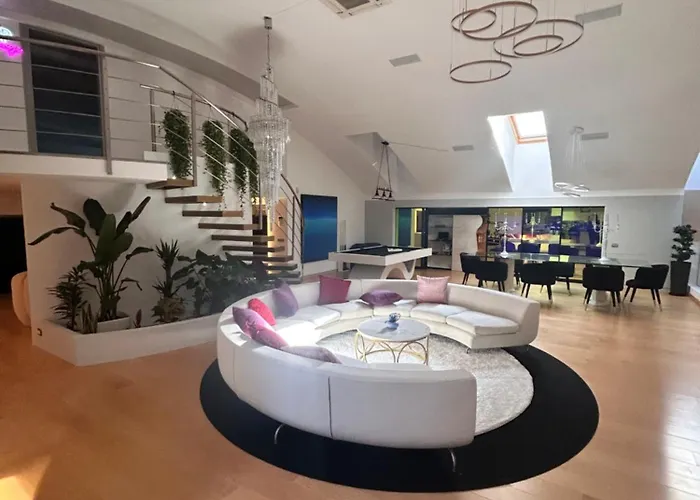 Piscina Interna Privata E A * Milán