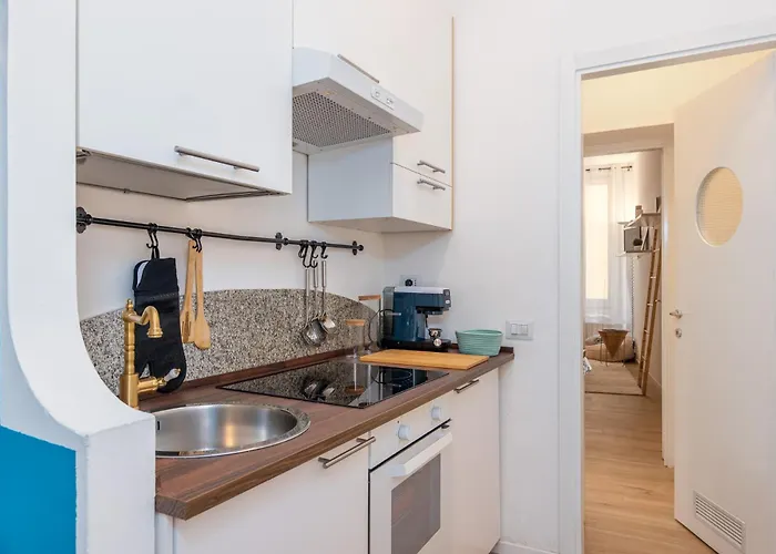 Elegant And Stylish Design In Brera Near The Metro