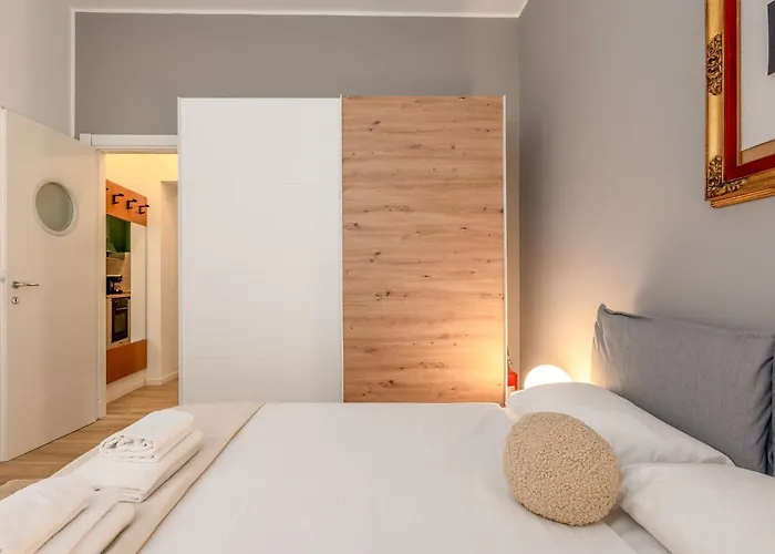 Elegant And Stylish Design In Brera Near The Metro *