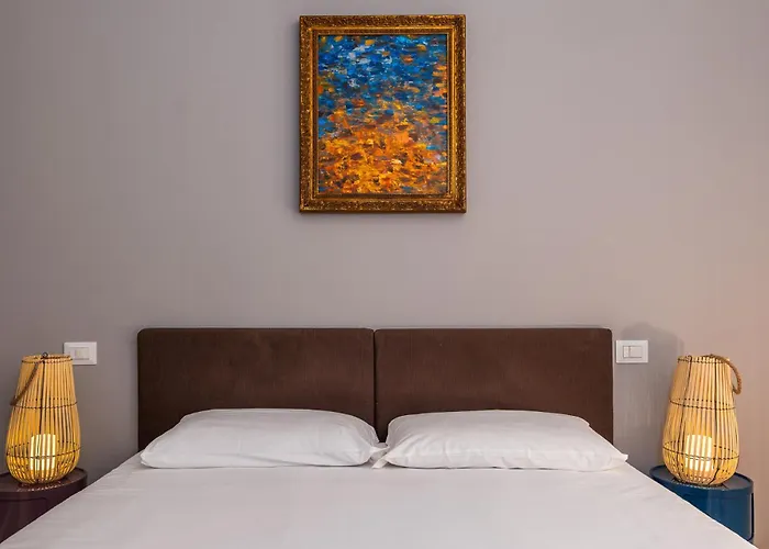 Elegant And Stylish Design In Brera Near The Metro