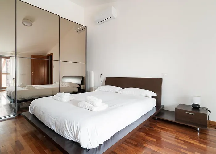 Guesthost - Spacious 600 Mt To Metro M3 Comasina *