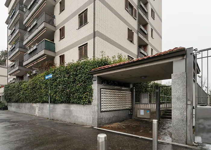 Διαμέρισμα Guesthost - Spacious 600 Mt To Metro M3 Comasina