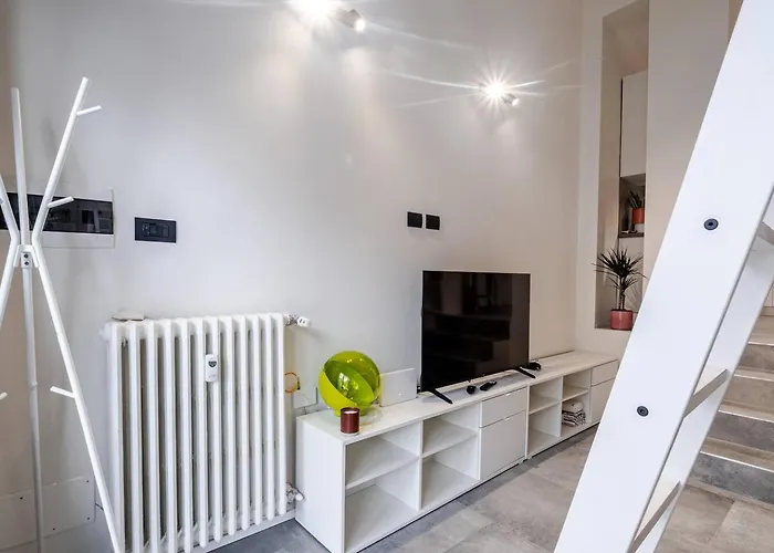 Elegant 1br In Porta Romana Apartament Mediolan