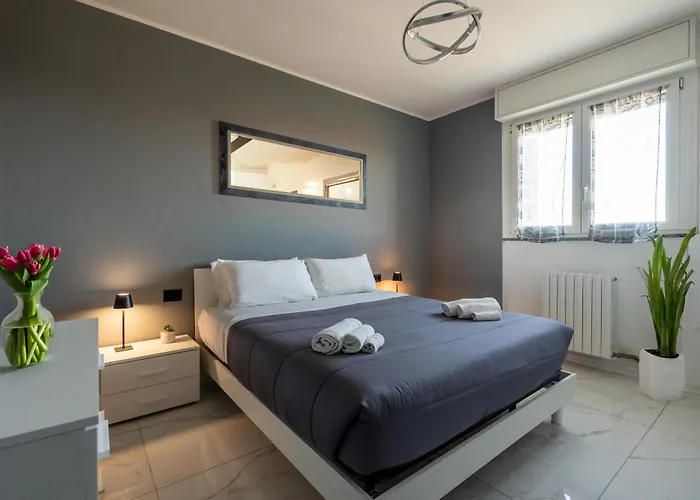 New With 4 Bedrooms Apartment *