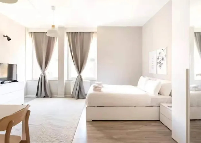 Station Spacious 2br Flat *