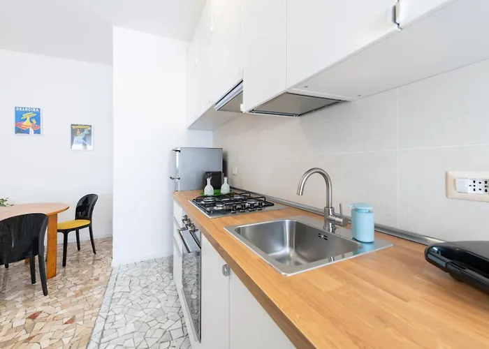Metro M3 - 10 Min Duomo - Cozy W Balcony And Ac Apartment