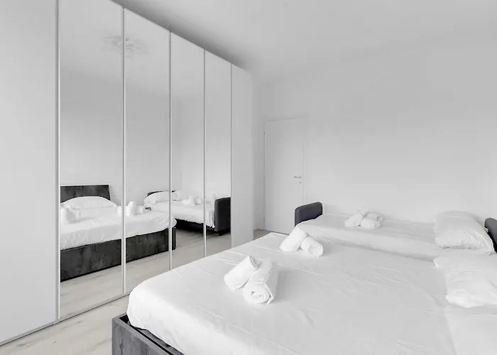Metro M2 Famagosta-appartamento X5-self Check-in Daire