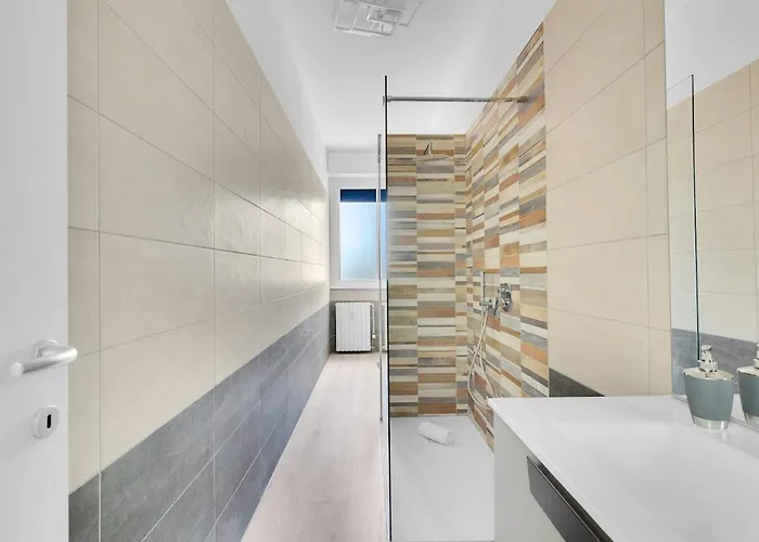 Daire Metro M2 Famagosta-appartamento X5-self Check-in Milano