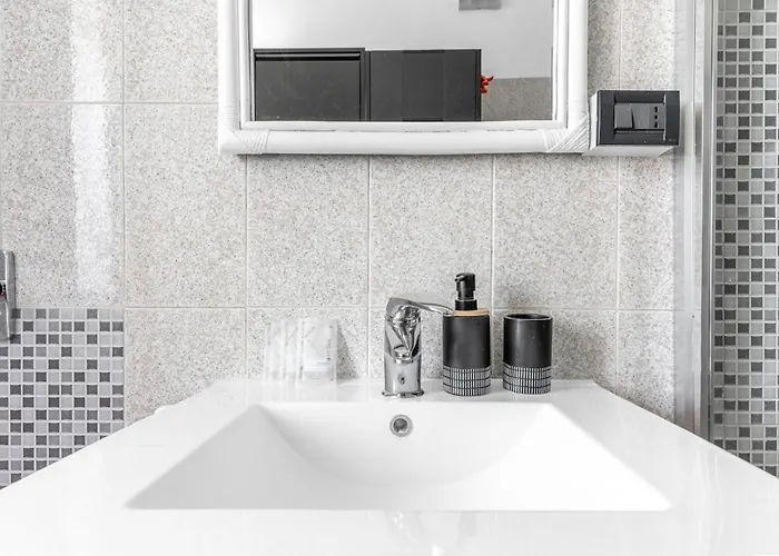 Apartman Comodo E Confortevole-sesto Piano Con Vista Milánó