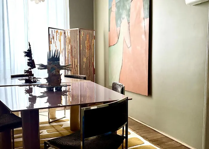 Lejlighed Elegant 1920s Apartment, Refined & *