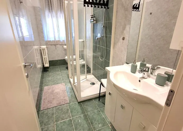 Marche91 - Modern In Isola Area Apartment
