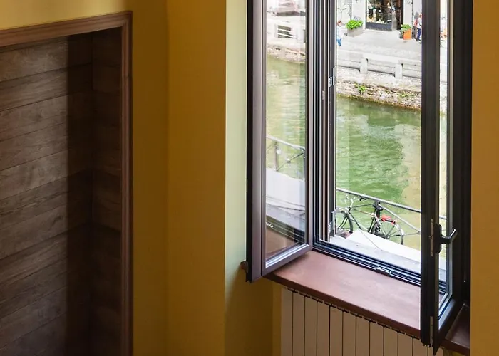 Youhosty - Nido Sui Navigli *
