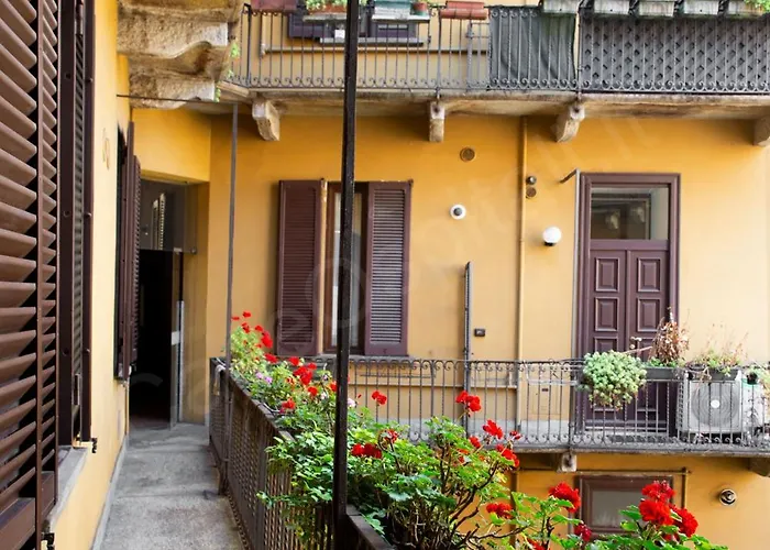 Guesthost - Charming 7 Stops From Duomo 아파트