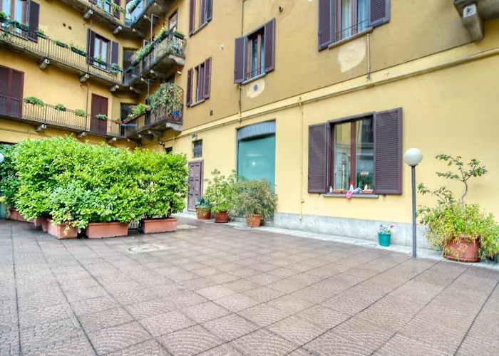 아파트 Guesthost - Charming 7 Stops From Duomo
