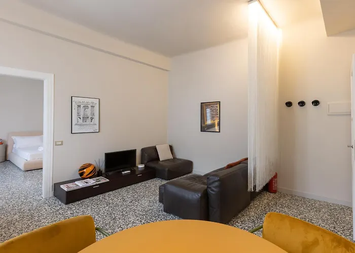 Newly Renovated Two-room